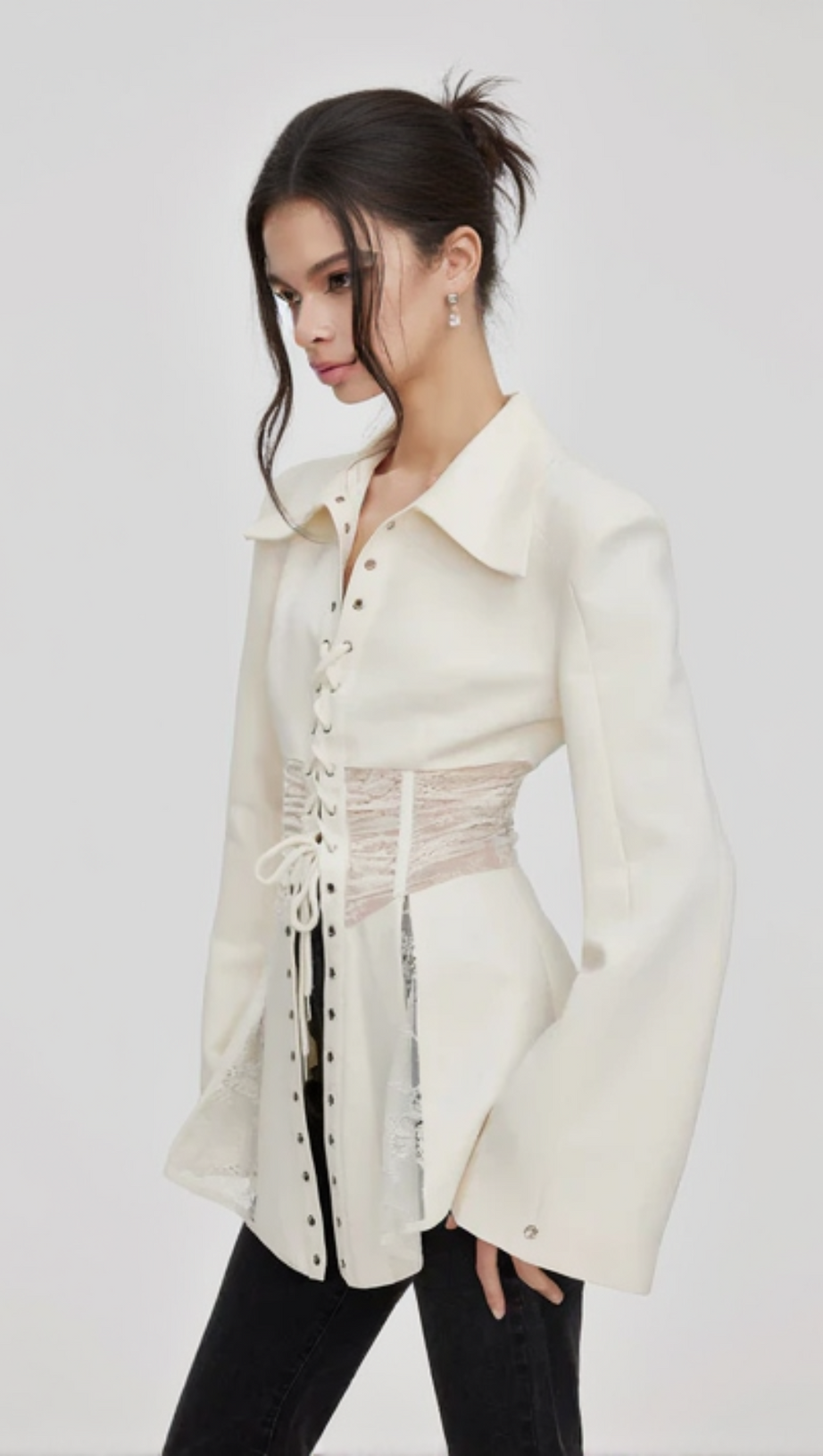 Melany – Durchsichtiges Schnürhemd in Weiß