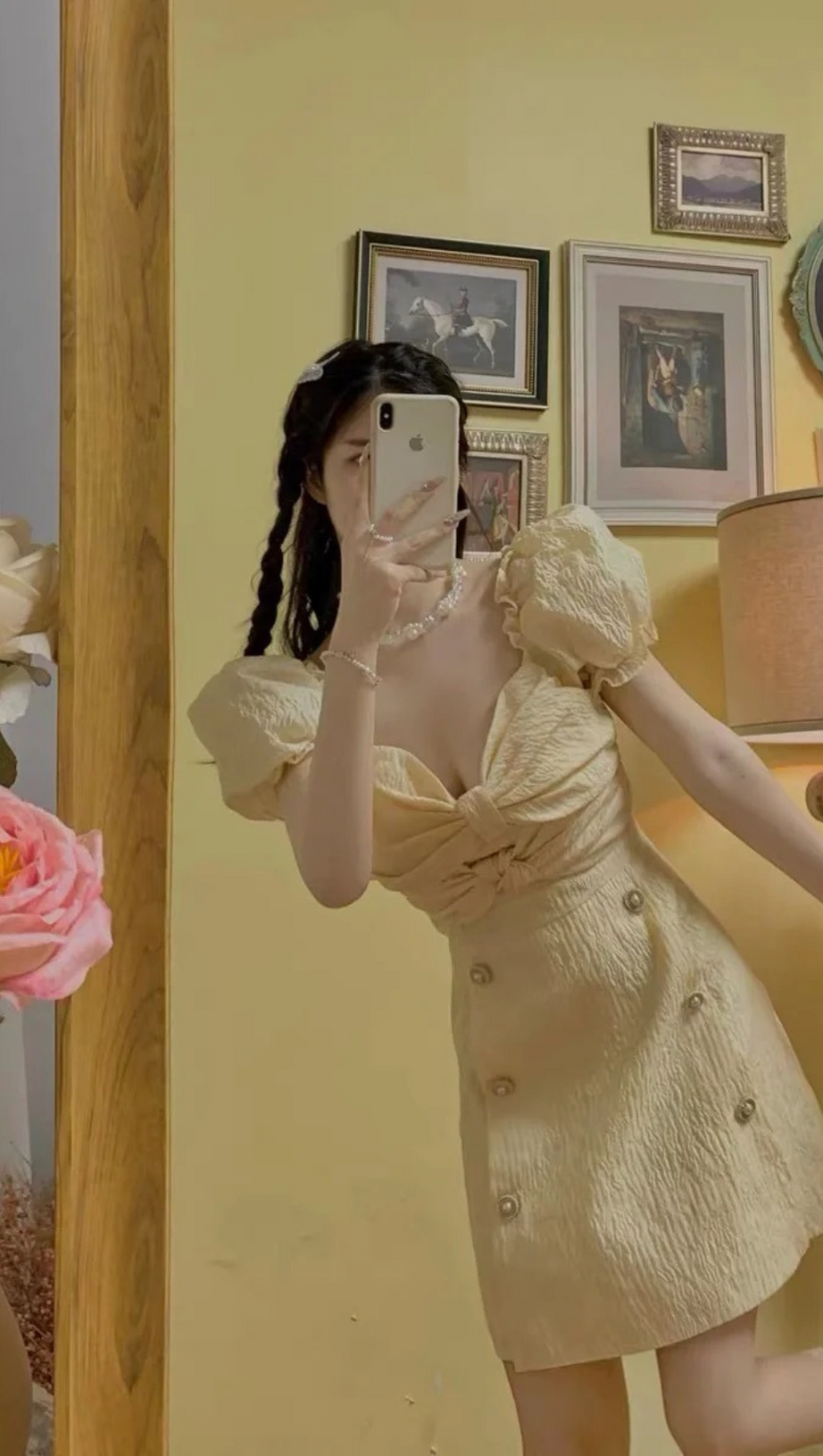 GELBES MINIKLEID MIT SCHLEIFE