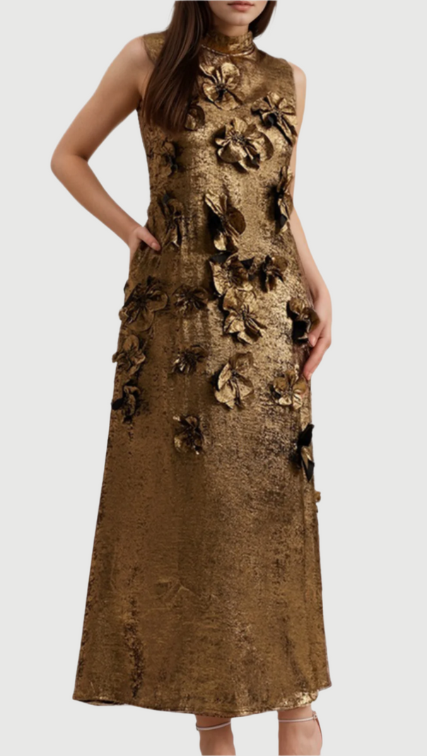 Adela – Maxikleid mit 3D-Blumenverzierung in Gold