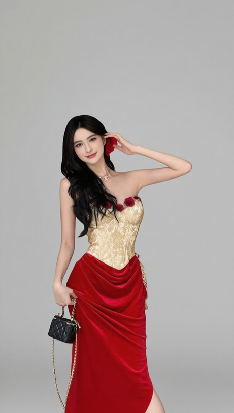 FLORAL ACCENT STRAPLESS MIDI DRESS IN GOLD RED