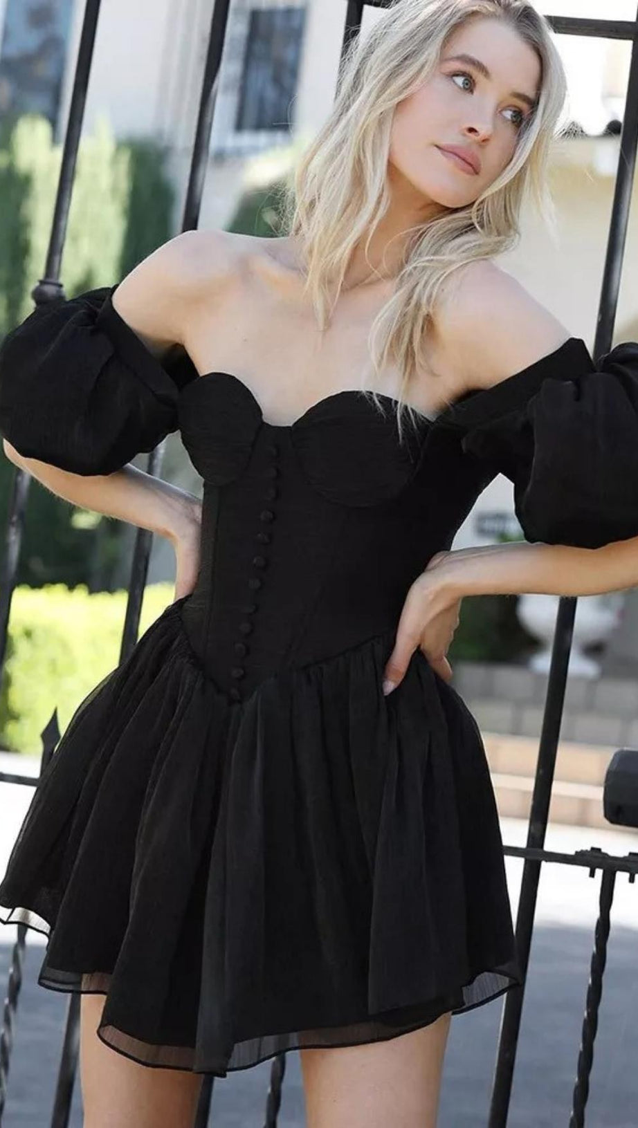 MINI ABITO CON CORSETTO E MANICHE A SBUFFO