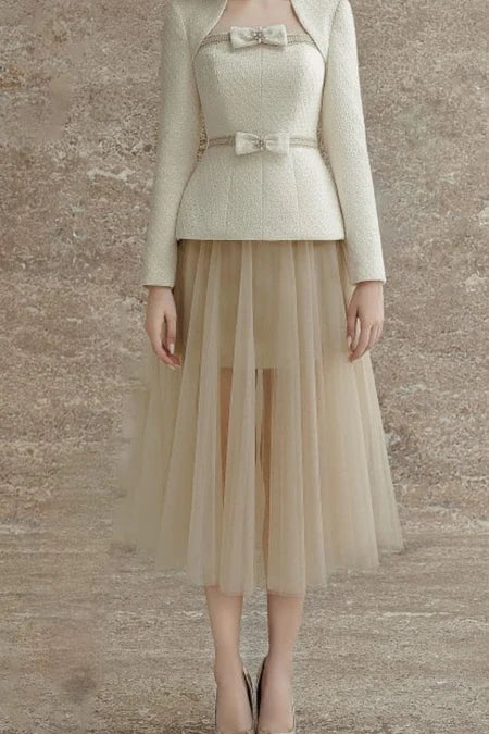 Tweedjacke und Tüllrock in Aprikose