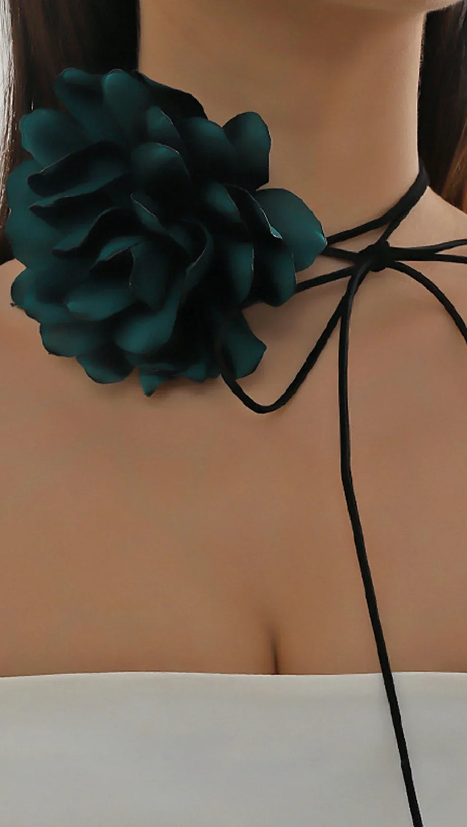 Brinny – Übergroßes Halsband mit Blumenmuster und Halskette