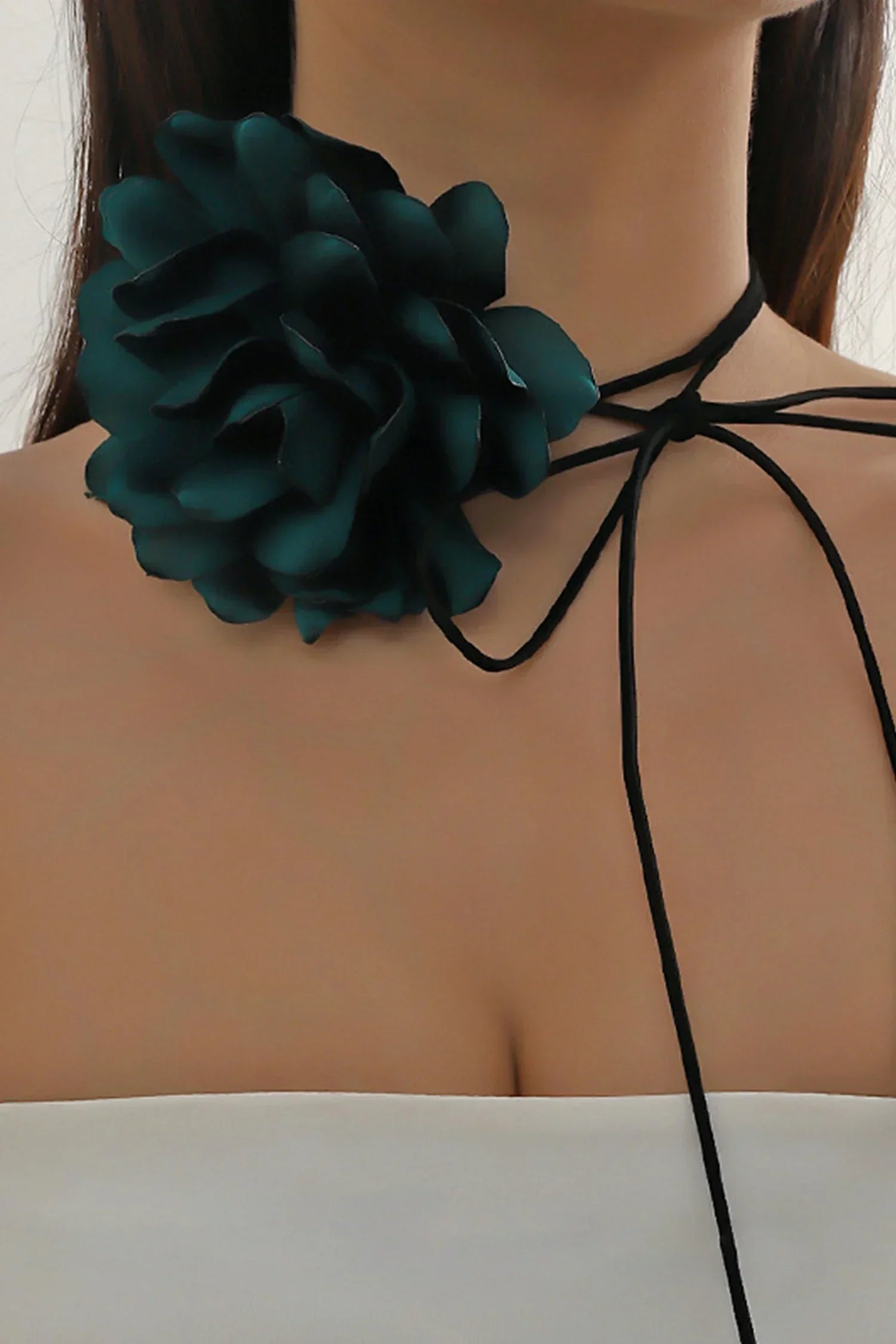 Brinny – Übergroßes Halsband mit Blumenmuster und Halskette