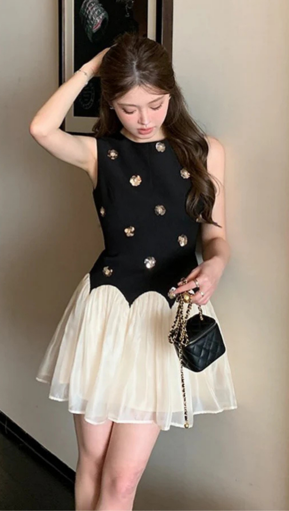 Ärmelloses Minikleid aus Netzstoff mit Stereoscopic Flower