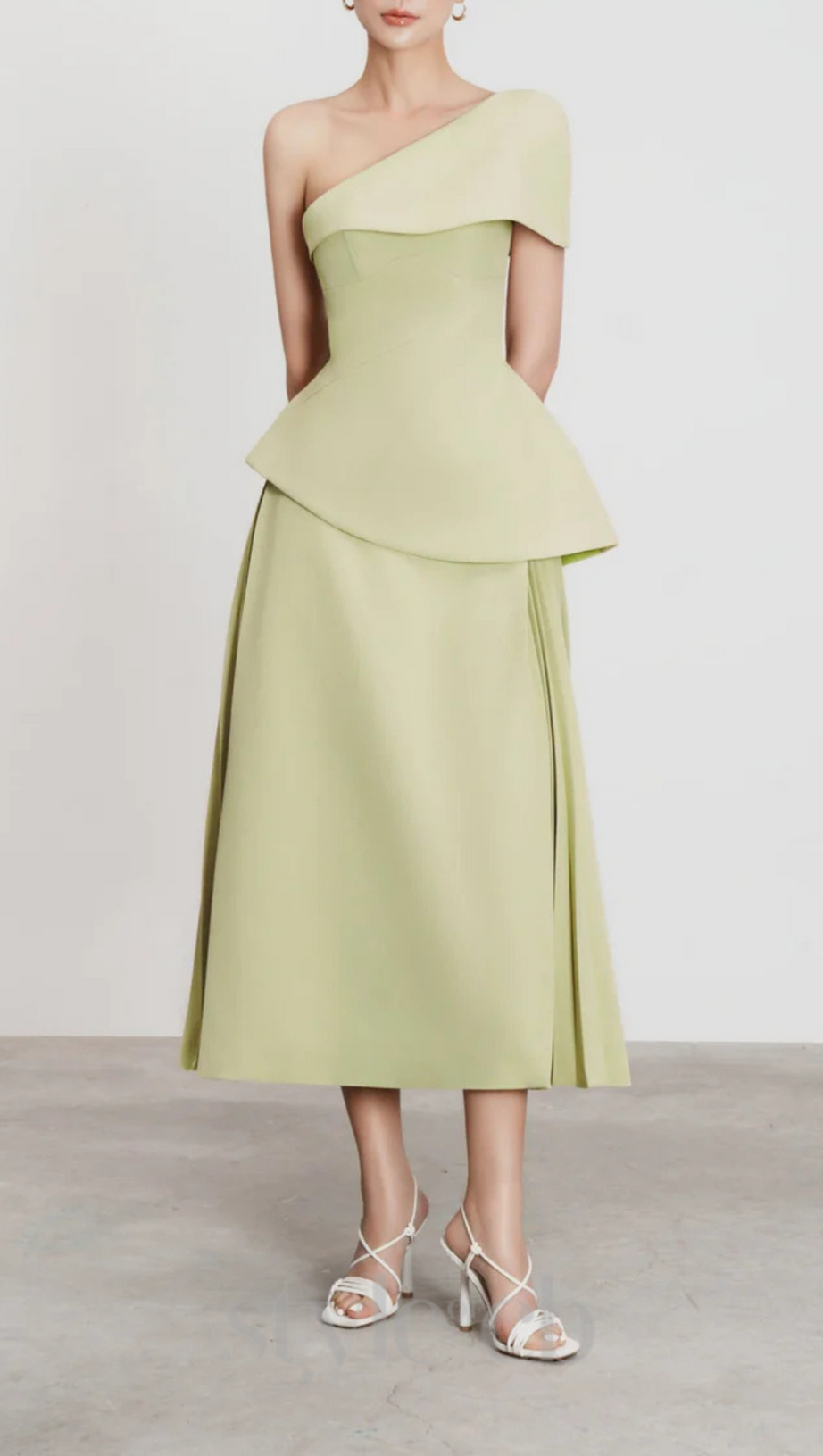 ONE SHOULDER TOP FLARE MIDI SKIRT SUIT IN OLIVE GREEN