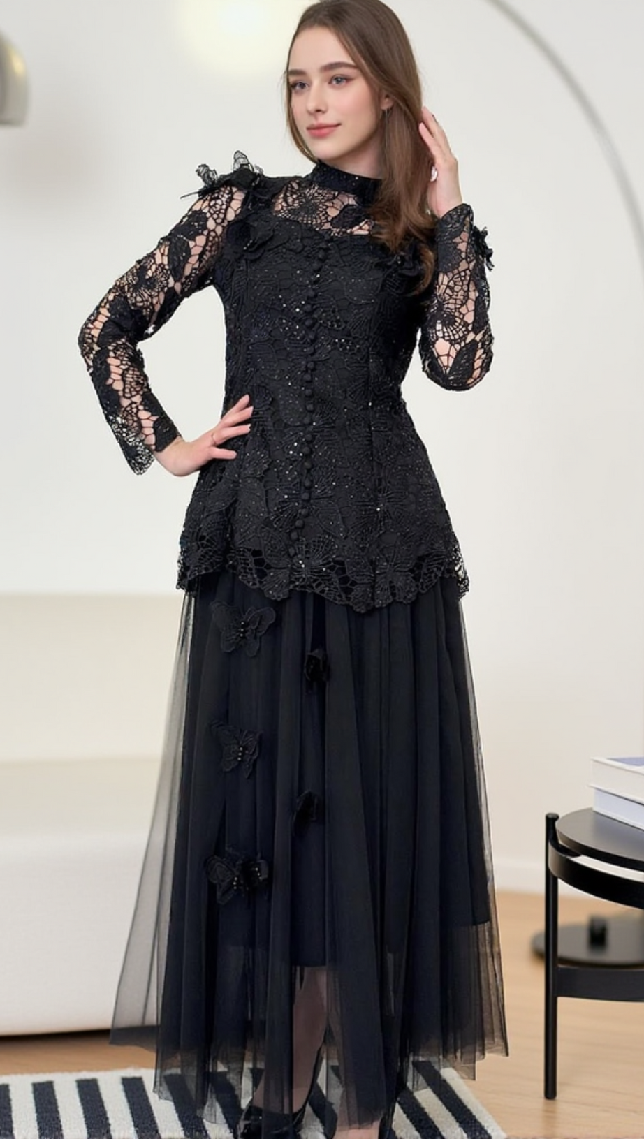 COMPLETO GONNA IN RETE CON RICAMI DI FIORI