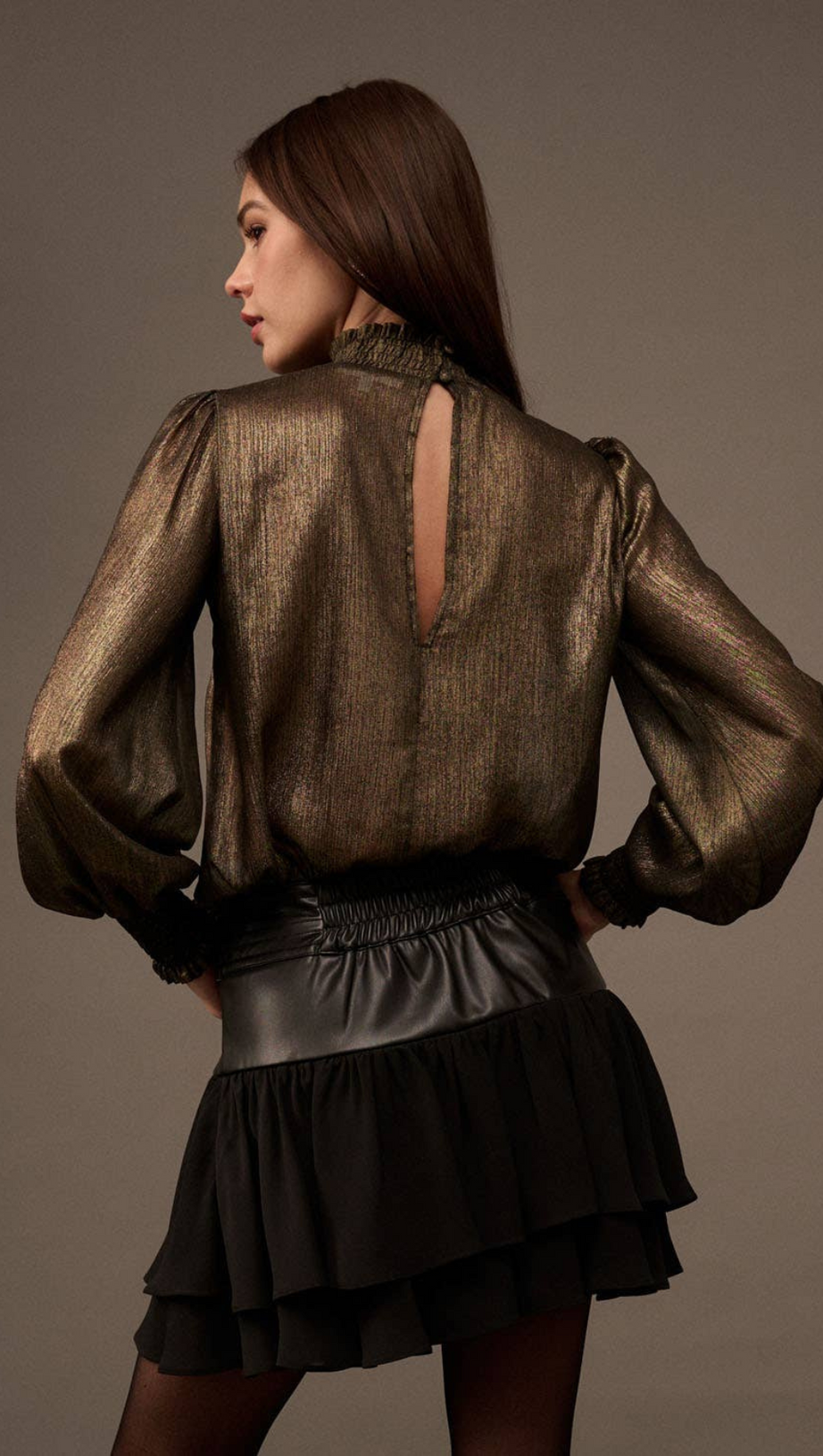 GOLDEN AGE METALLIC-TOP MIT BISCHOFÄRMELN UND STEHKRAGEN