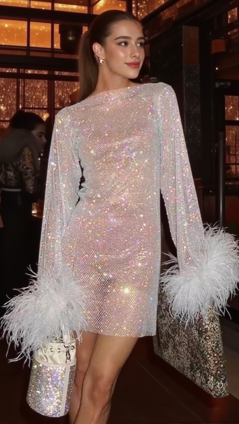 MINIKLEID AUS MESH MIT FEDERN