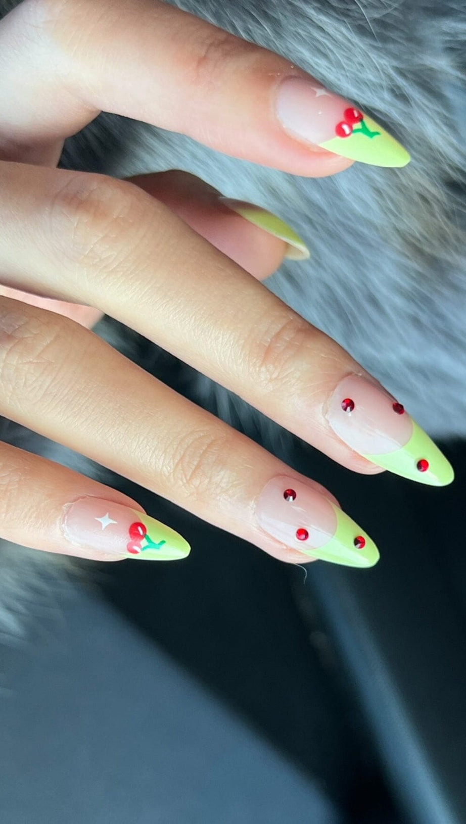 CHERRY FRENCH GREEN EDGE PRESS ON NAILS