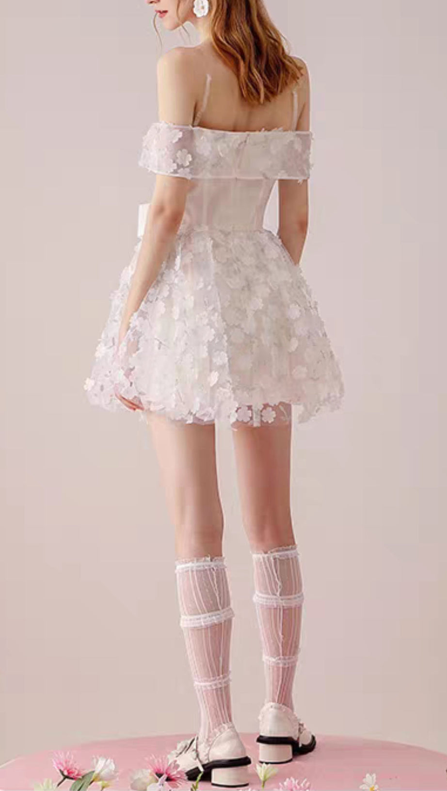 MINI ABITO MONOSPALLA FLOREALE CON FIOCCO E NODO IN BIANCO