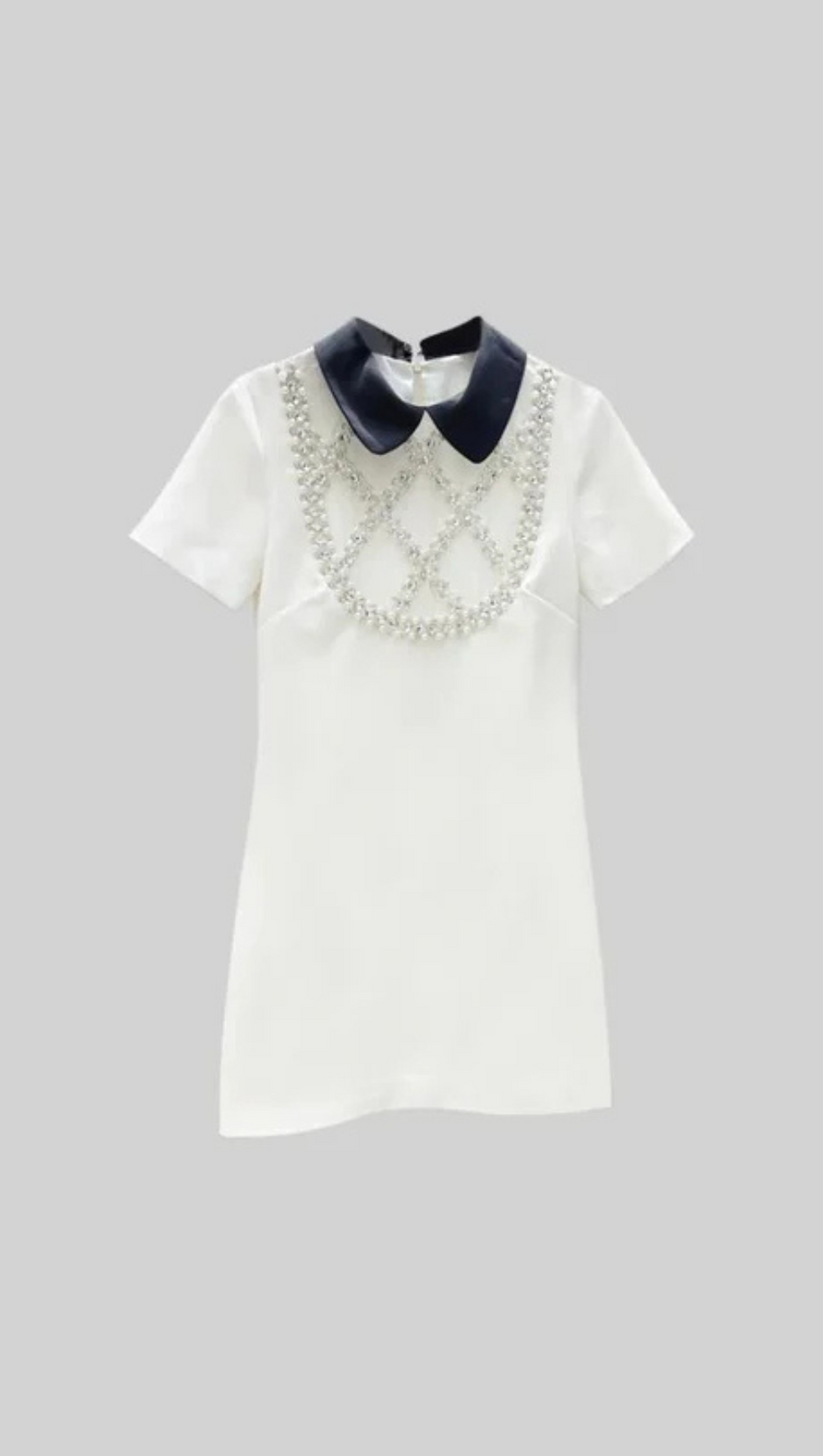 DRESS WITH CONTRASTING COLLAR AND JEWELRY DETAILS