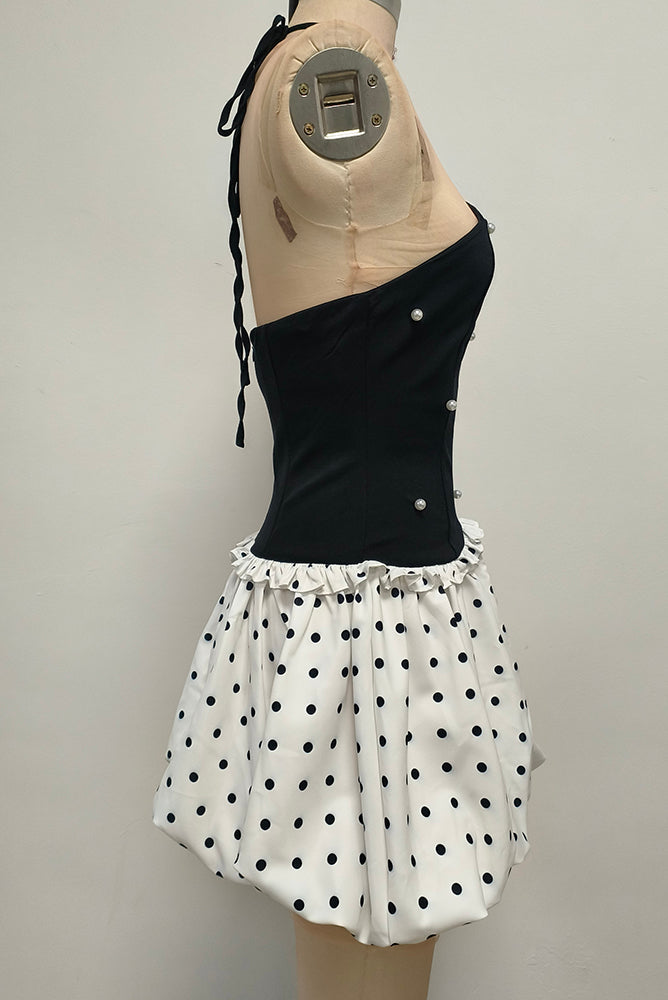 Schwarz-weißes Minikleid mit Perlen 