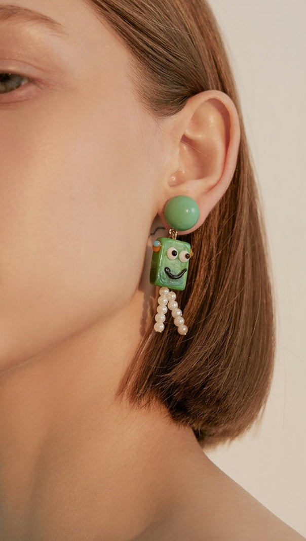 AIIZIE GREEN SMILEY PEARL EARRINGS - product image