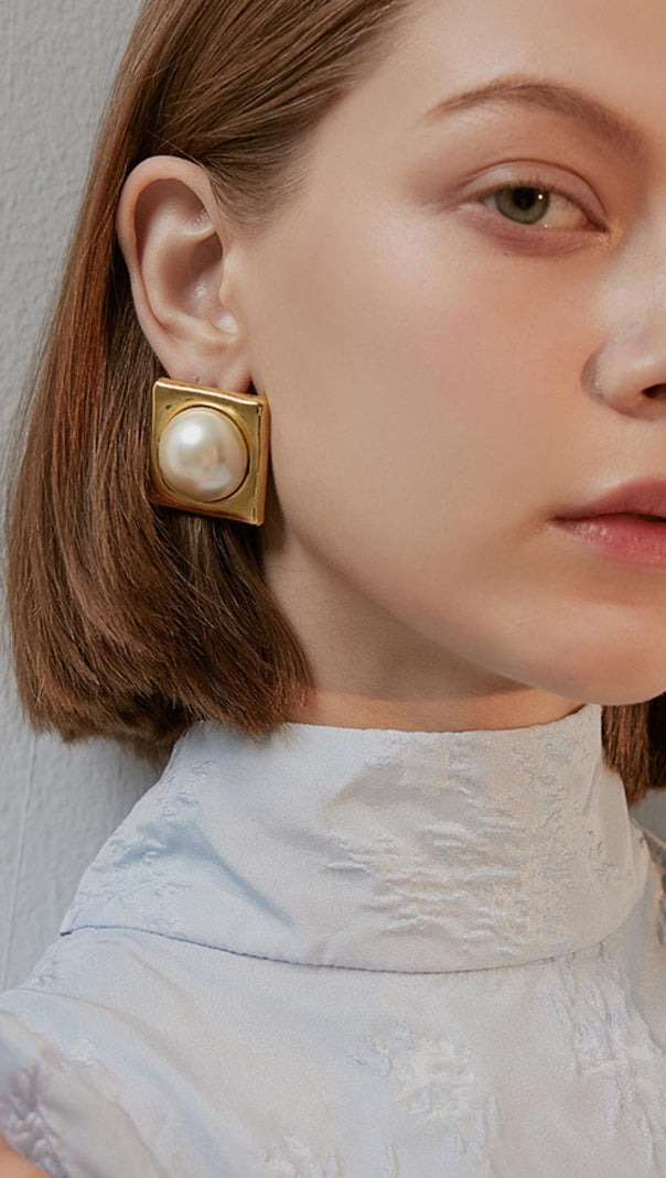 AIIZIE GOLD GEOMETRIC SQUARE EARRINGS - product image
