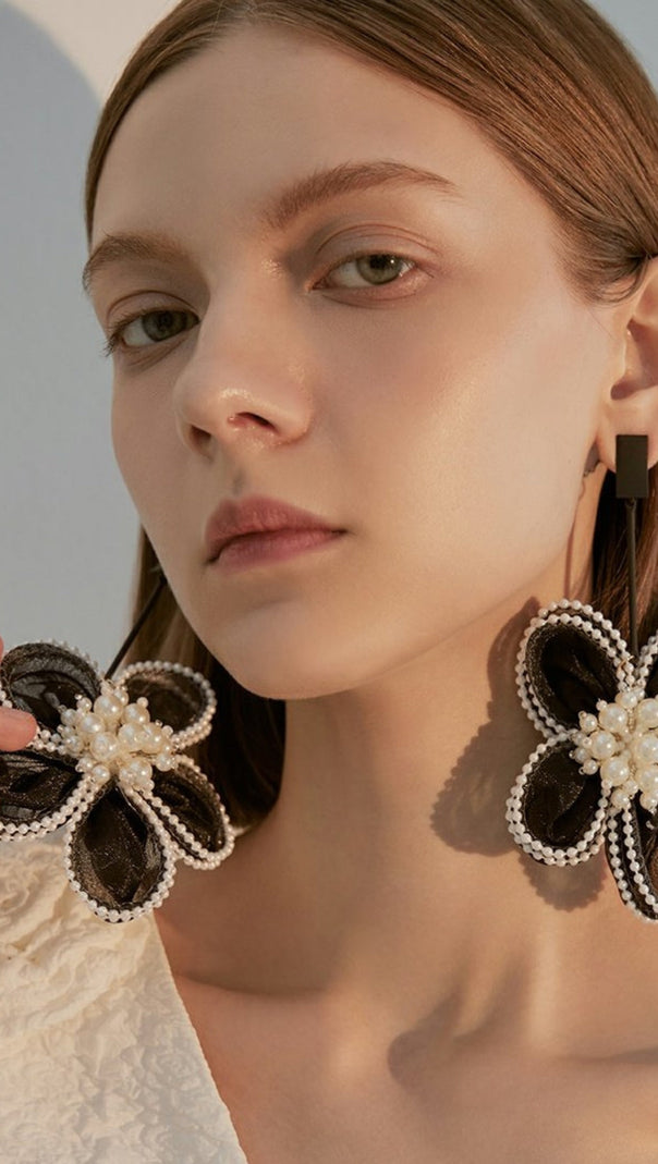 AIIZIE BLACK LACE FLOWER EARRINGS - product image