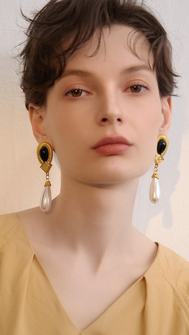 AIIZIE FRENCH VINTAGE PEARL EARRINGS - product image