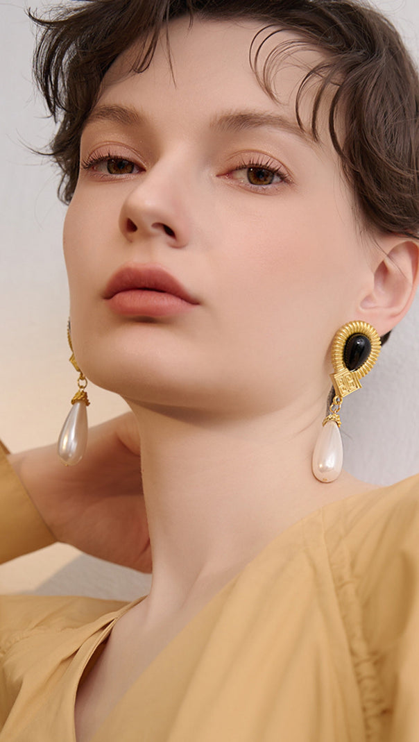 AIIZIE FRENCH VINTAGE PEARL EARRINGS - product image
