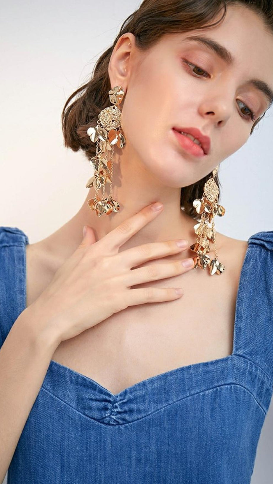 ORECCHINI CON FOGLIA IN ORO E NAPPA