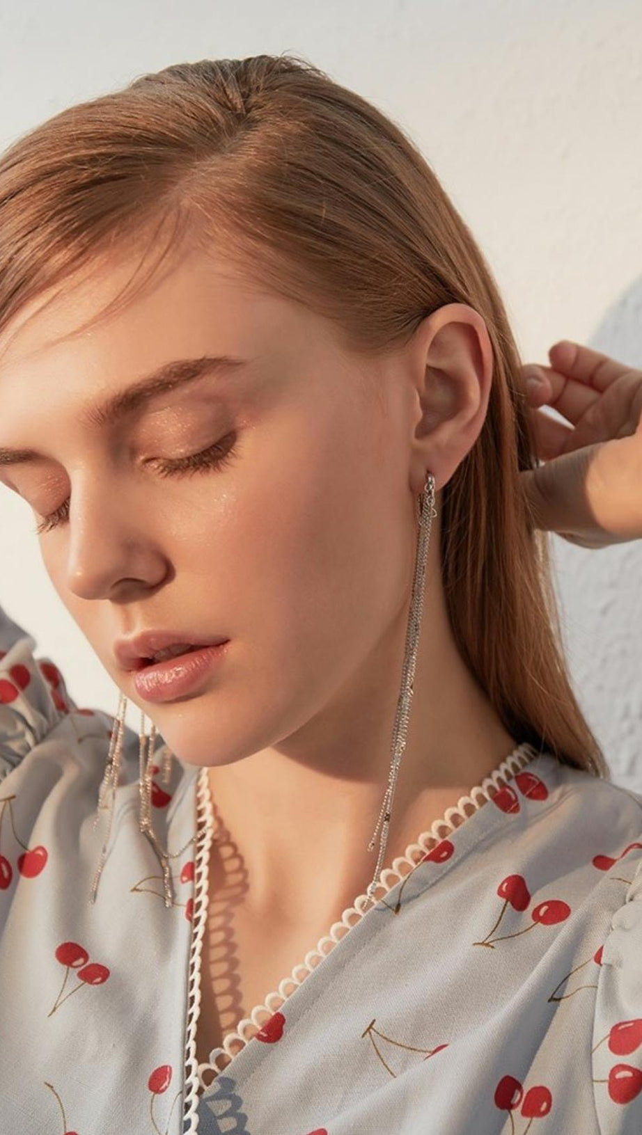 GOLD HEART-SHAPED TASSEL EARRINGS