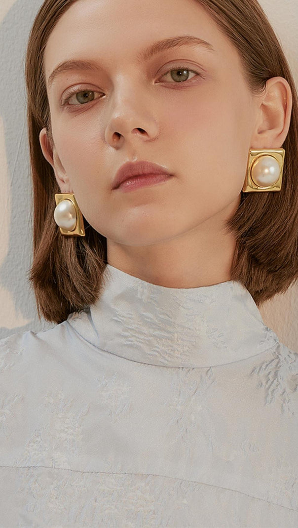 AIIZIE GOLD GEOMETRIC SQUARE EARRINGS - product image