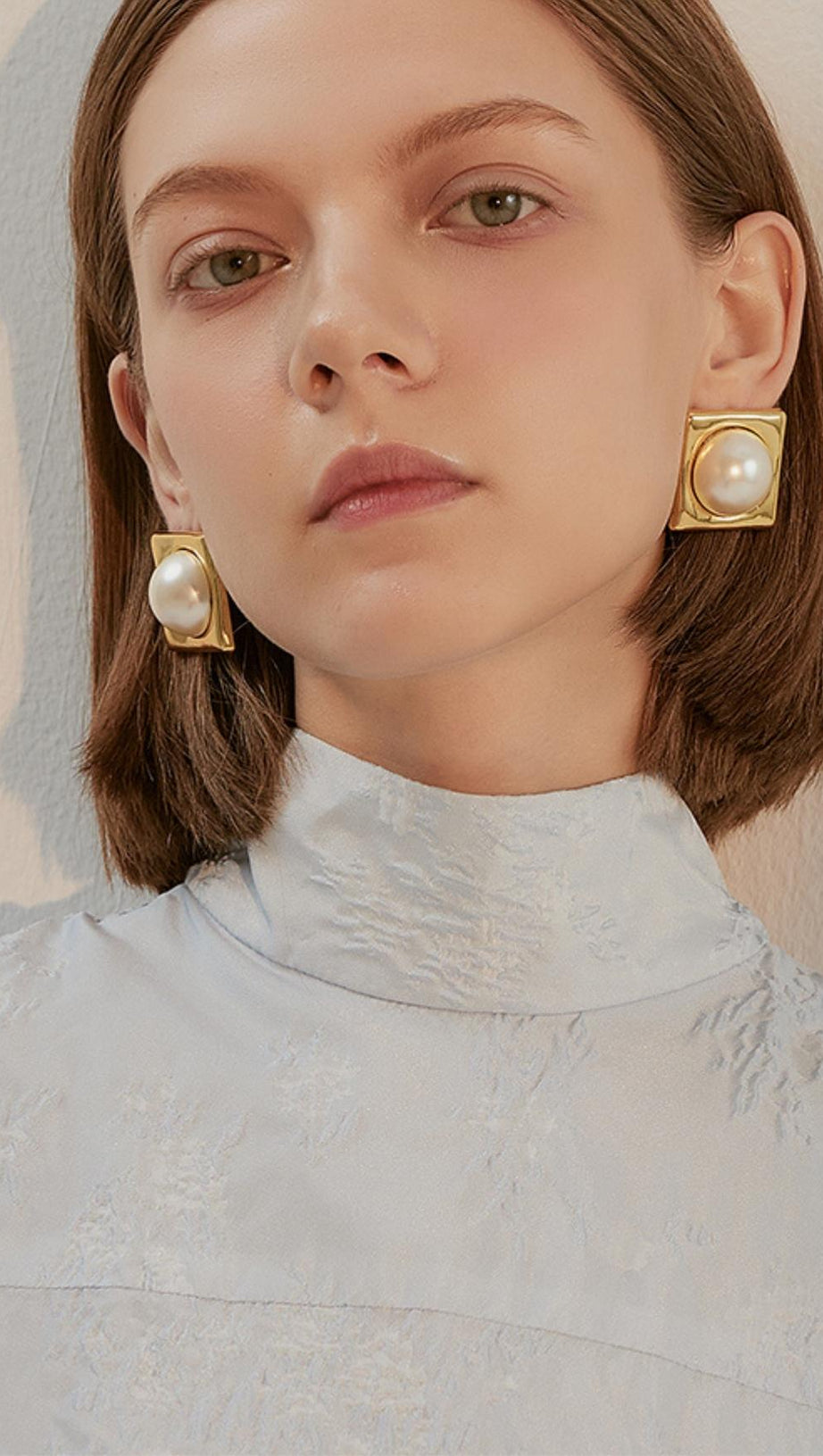 GOLD GEOMETRIC SQUARE EARRINGS