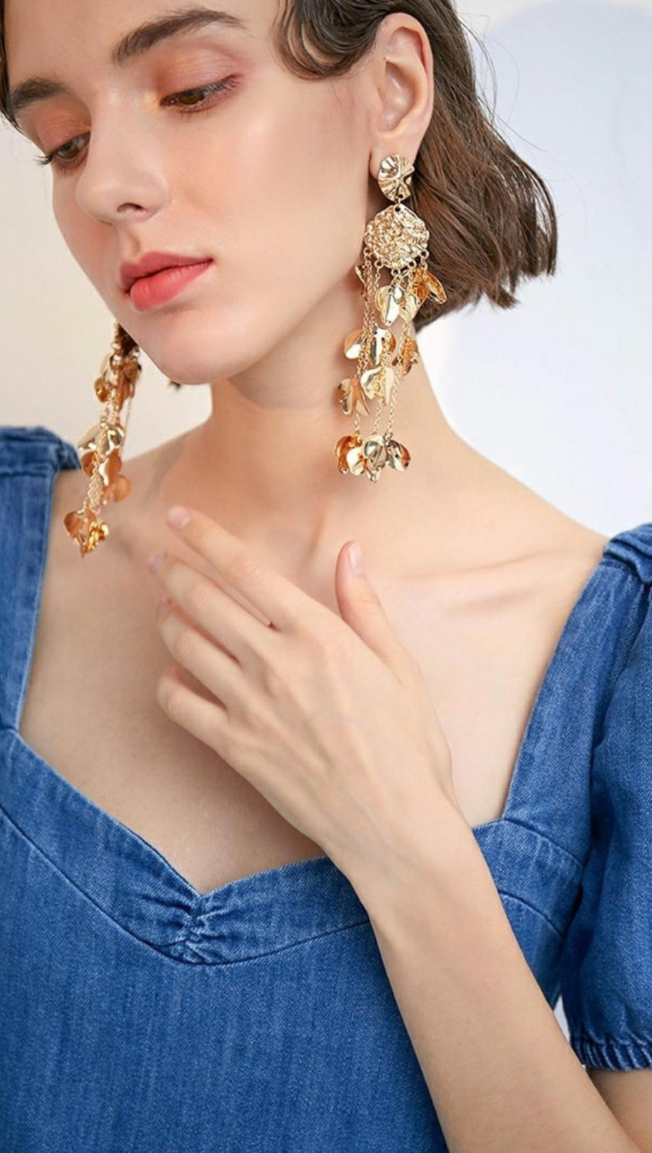 ORECCHINI CON FOGLIA IN ORO E NAPPA