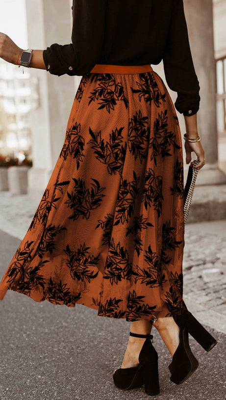 Aprikosenfarbener Maxirock mit Blumen- und Blattstickerei und hoher Taille