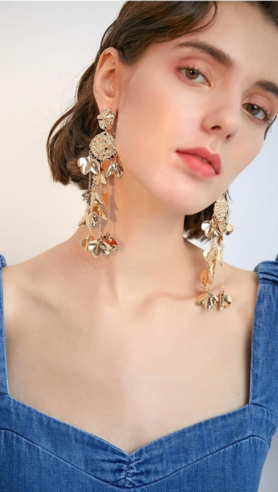 ORECCHINI CON FOGLIA IN ORO E NAPPA