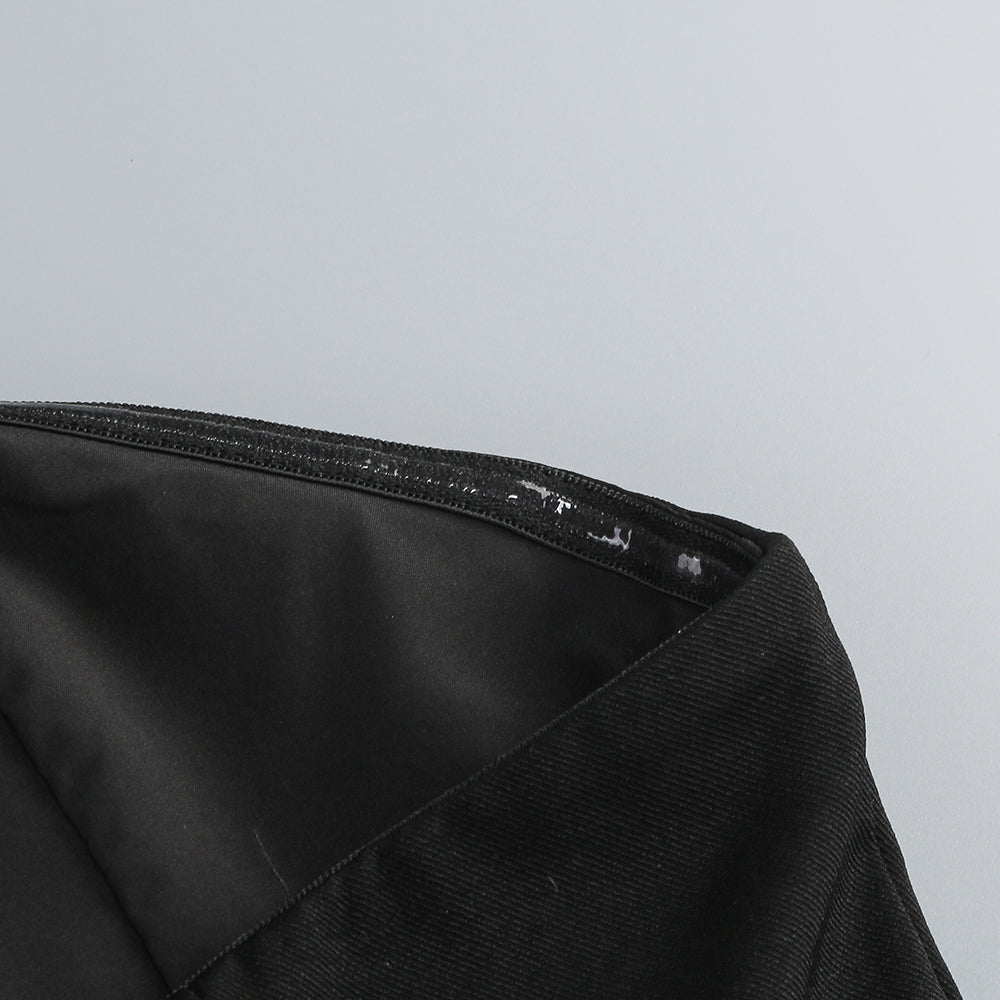 Schwarz-weißes Minikleid mit Perlen 