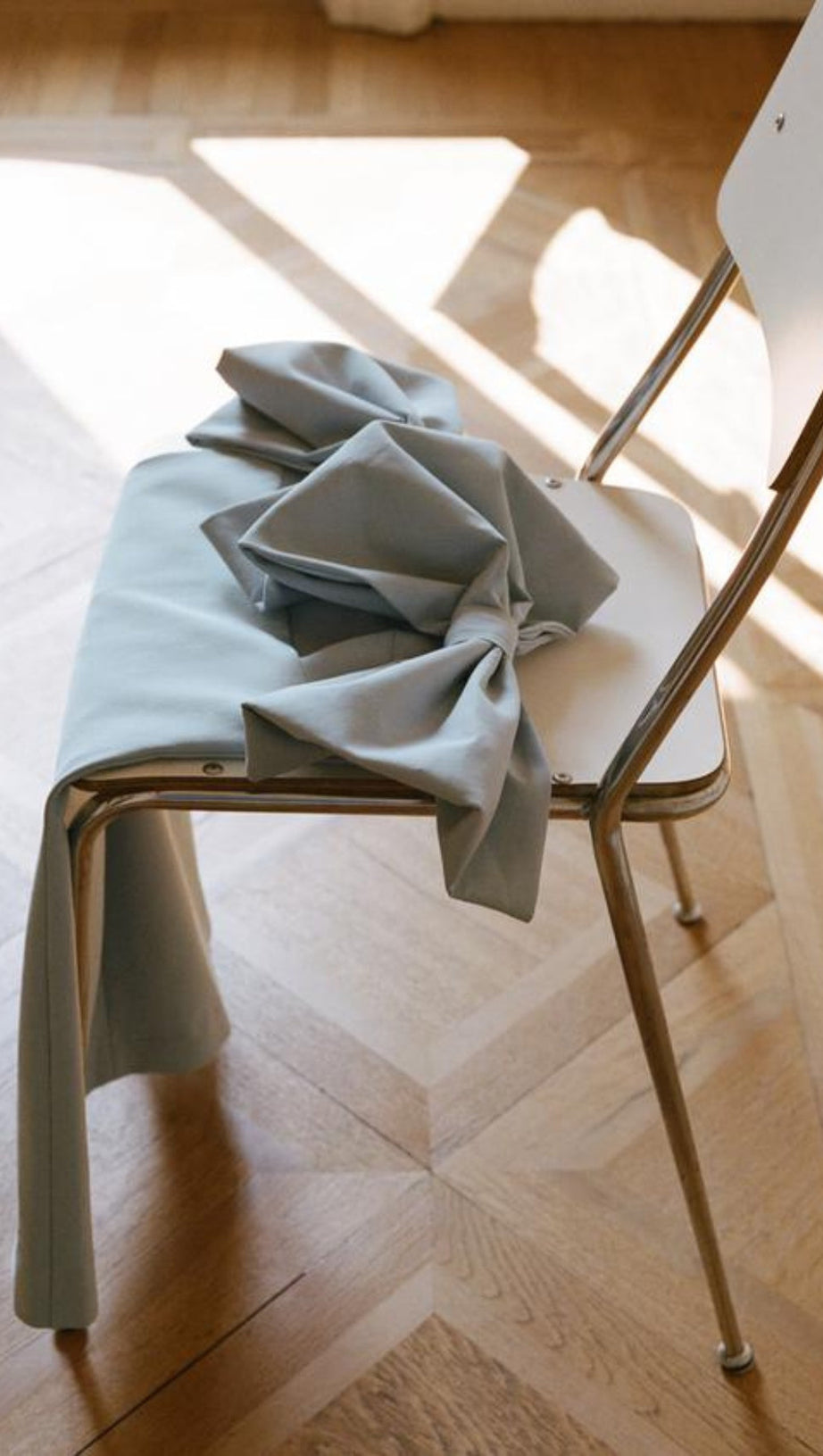 ABITO CON FIOCCO SENZA SPALLINE