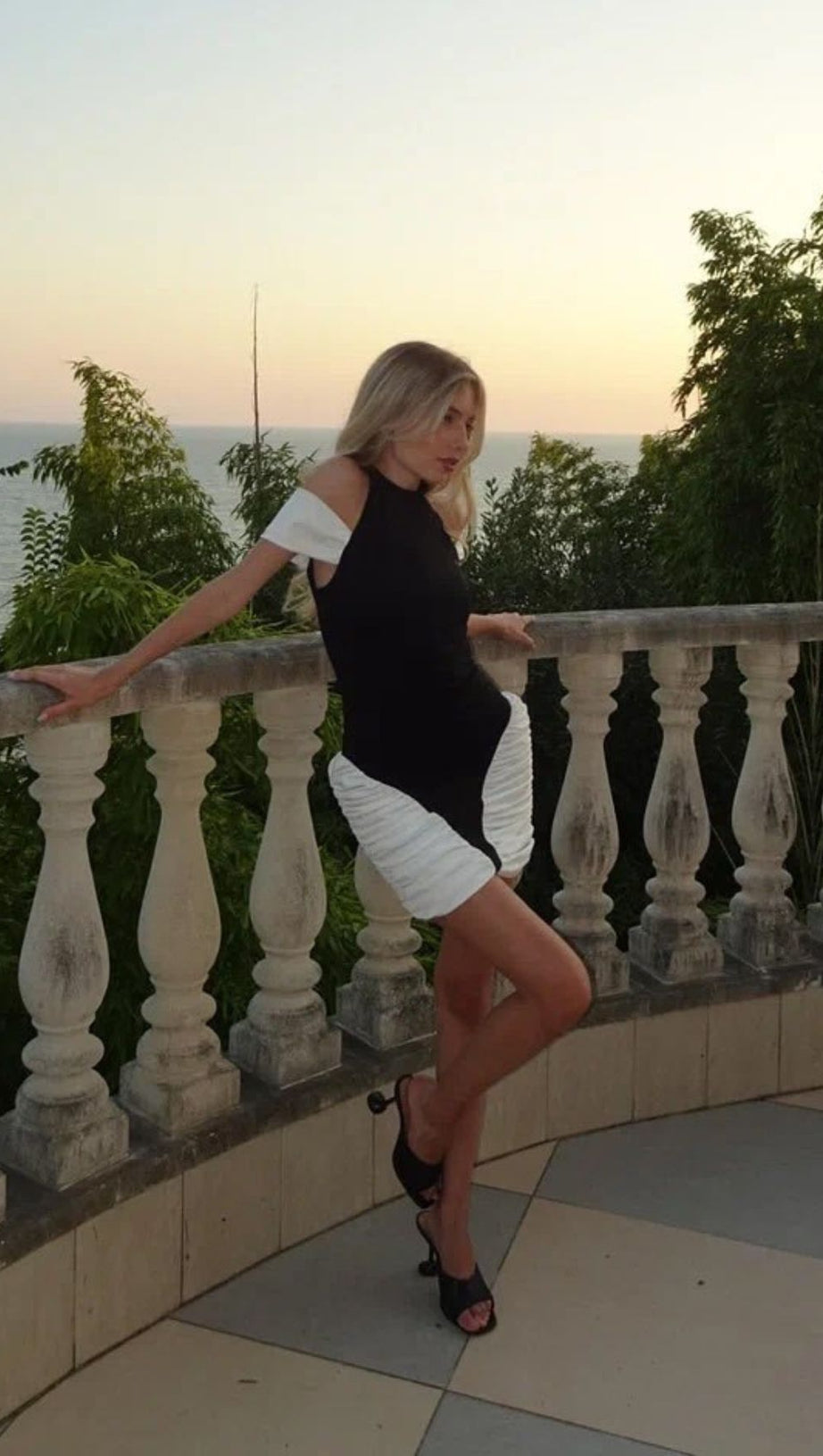 HESPERIA HALTER RUCHED MINI DRESS - TWO-TONE BODYCON GLAMOUR