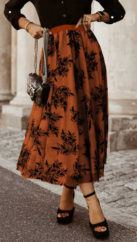 Aprikosenfarbener Maxirock mit Blumen- und Blattstickerei und hoher Taille