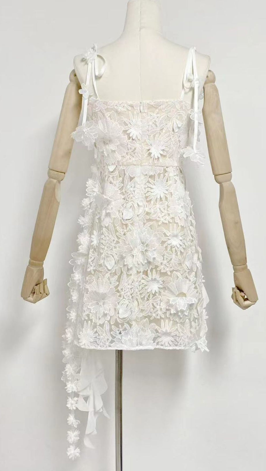 3D FLORAL-EMBELLISHED LACE STRAPPY MINI DRESS IN WHITE