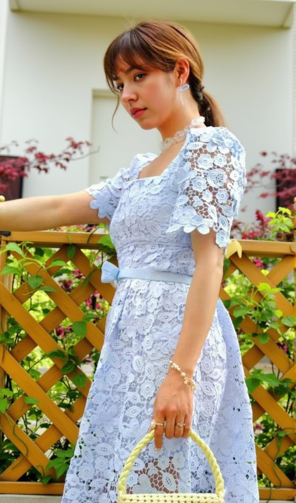 LACE MIDI DRESS IN GUIPURE