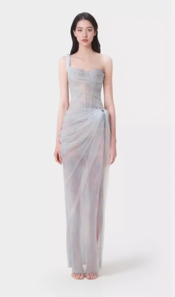 MIDIKLEID MIT ONE-SHOULDER-NETZ UND RÜSCHEN IN BLAU