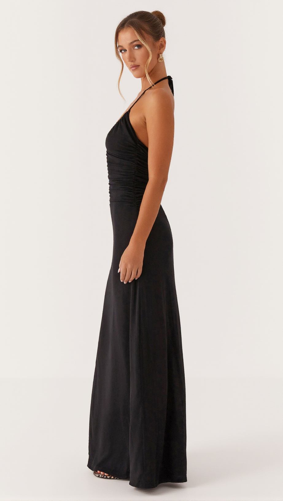 V-NECKLINE PLEATED BODYCON MAXI DRESS IN BLACK
