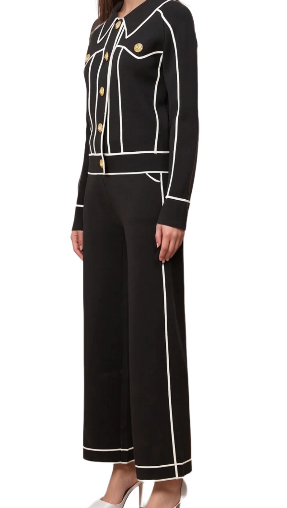 Amity Jacke mit sieben Knöpfen und schwarzem Paspelbesatz