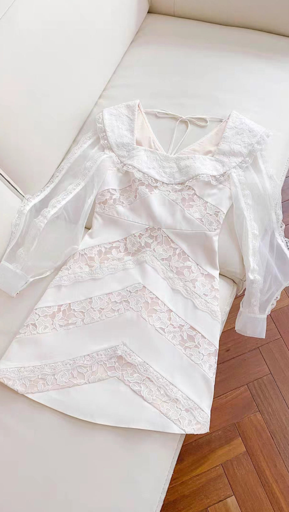 BACKLESS LACE WHITE MINI DRESS