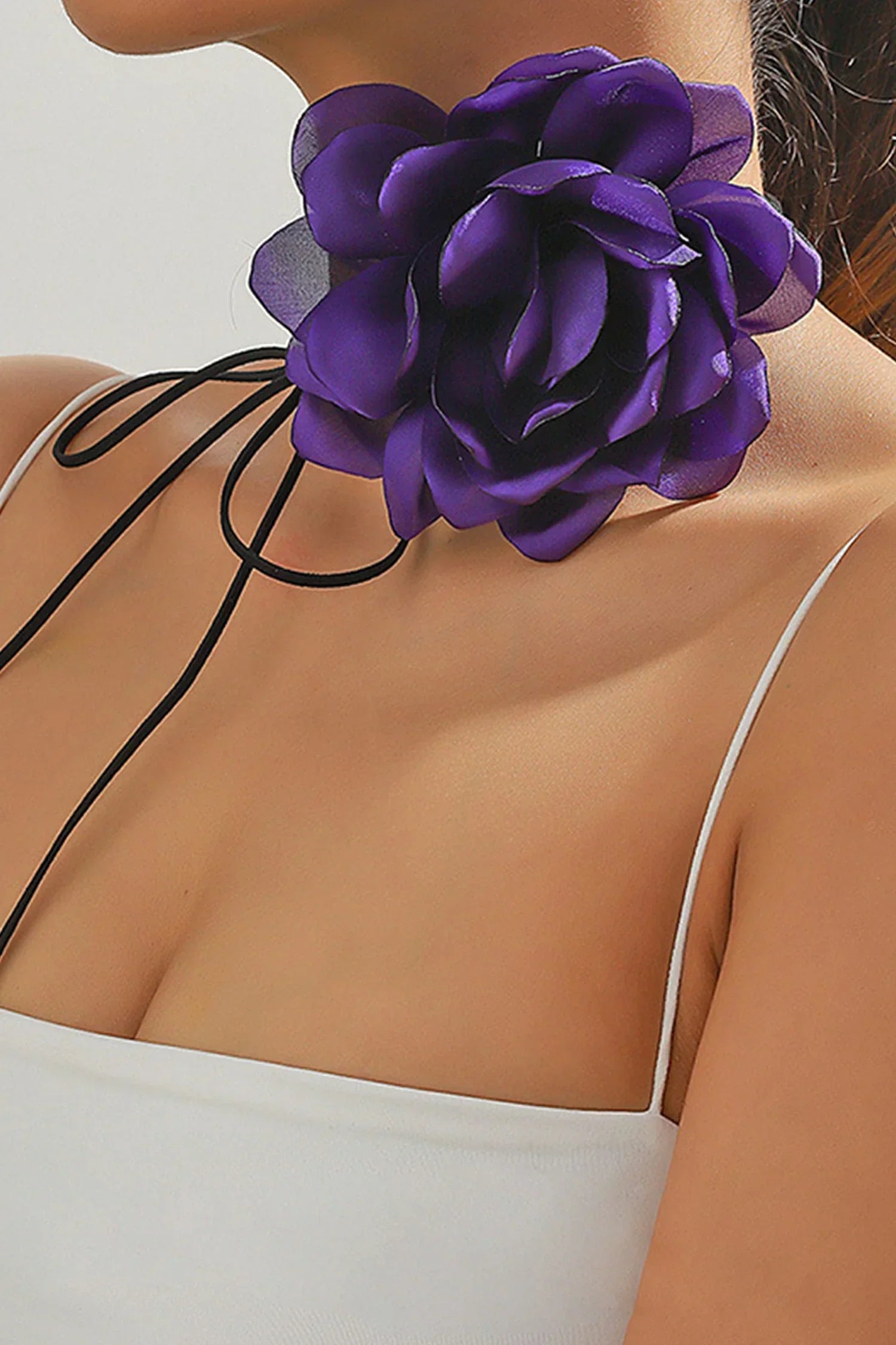 Brinny – Übergroßes Halsband mit Blumenmuster und Halskette