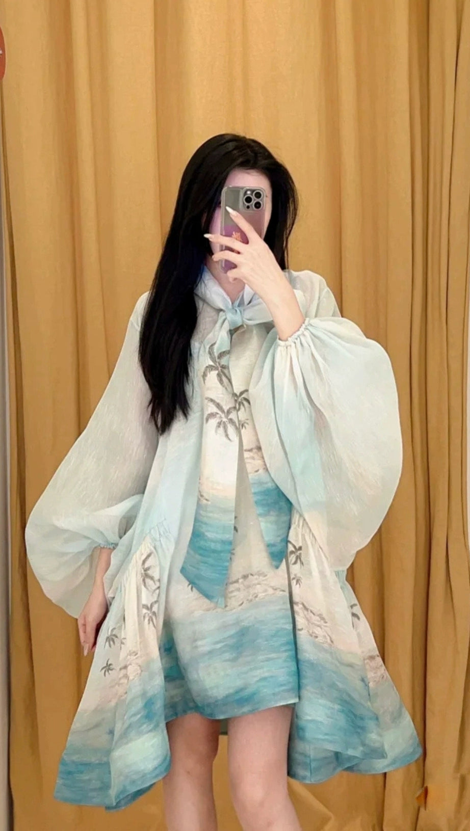 ABITO CON GONNA IRREGOLARE, MANICHE A LANTERNA, STAMPA ALBERO DI COCCO, COLLO A PAPILLON