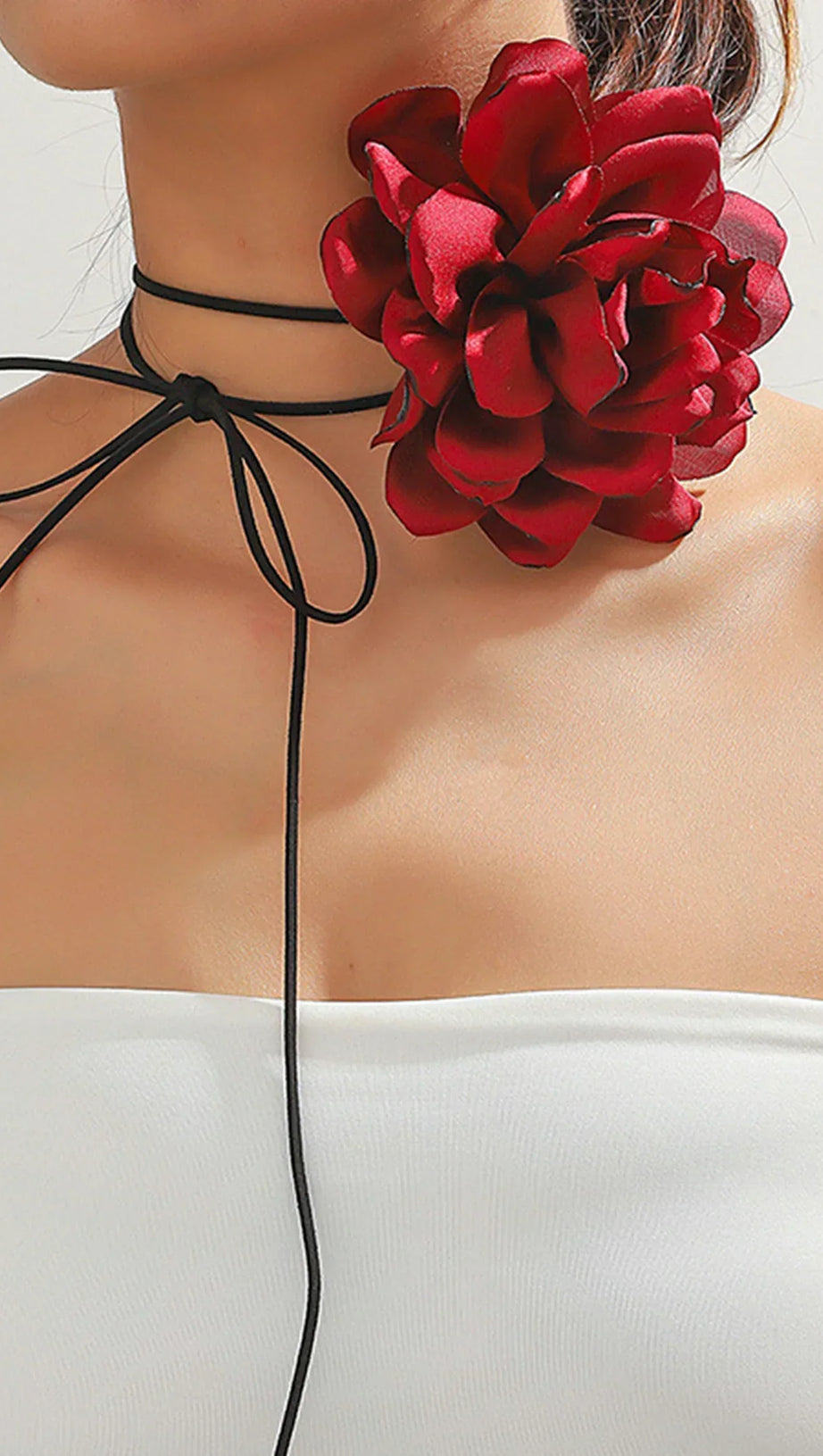 Brinny – Übergroßes Halsband mit Blumenmuster und Halskette