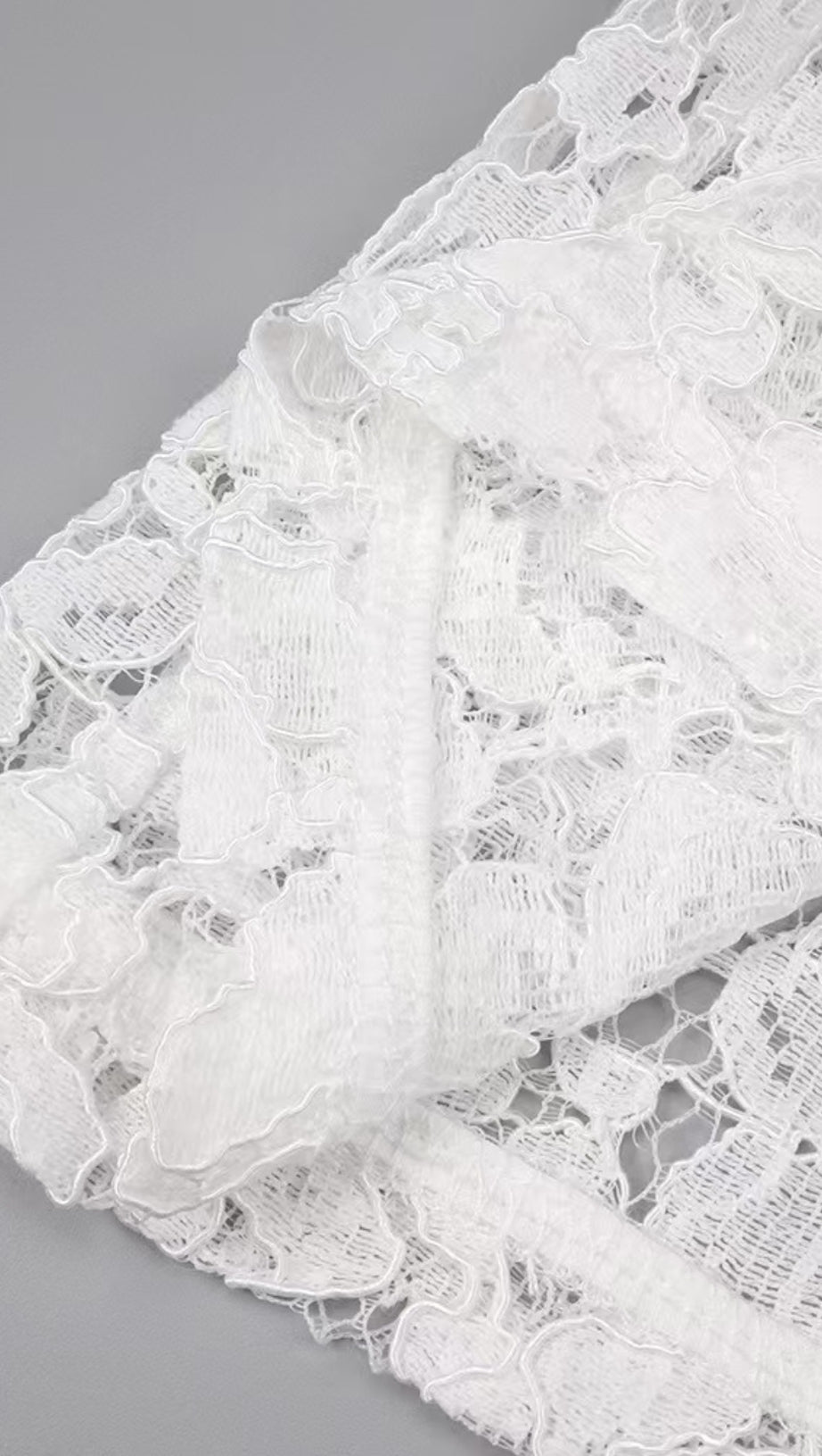 SEDUCTIVE WHITE LACE MOCK NECK MAXI DRESS