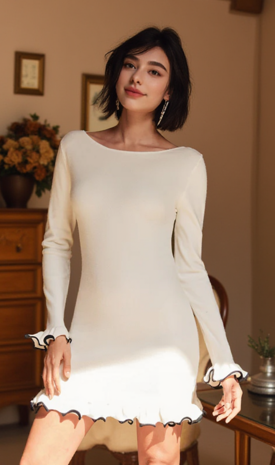 TIONNE MINI ABITO IN MAGLIA CON MANICHE LUNGHE E VOLANT, BIANCO