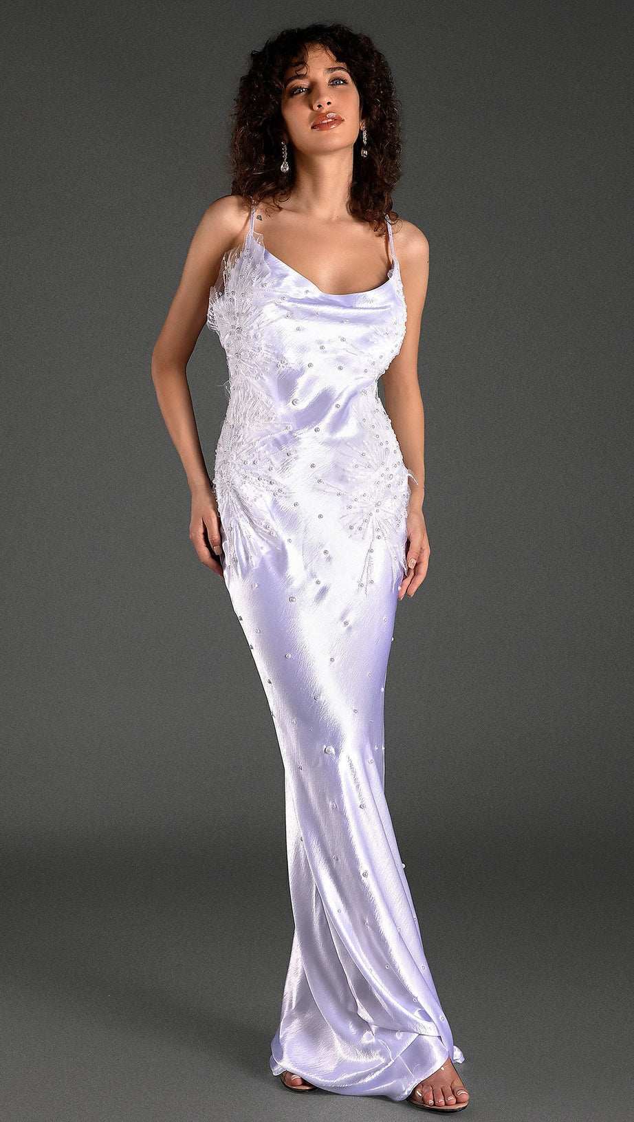 Alanides Satinkleid mit Perlenapplikation