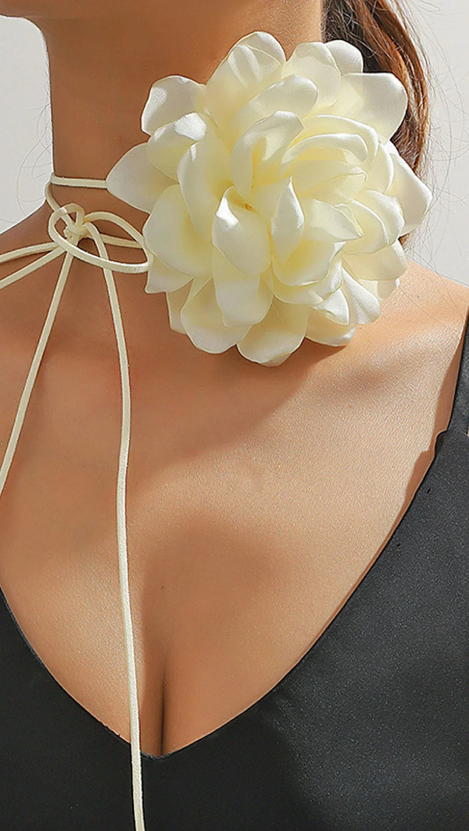 Brinny – Übergroßes Halsband mit Blumenmuster und Halskette