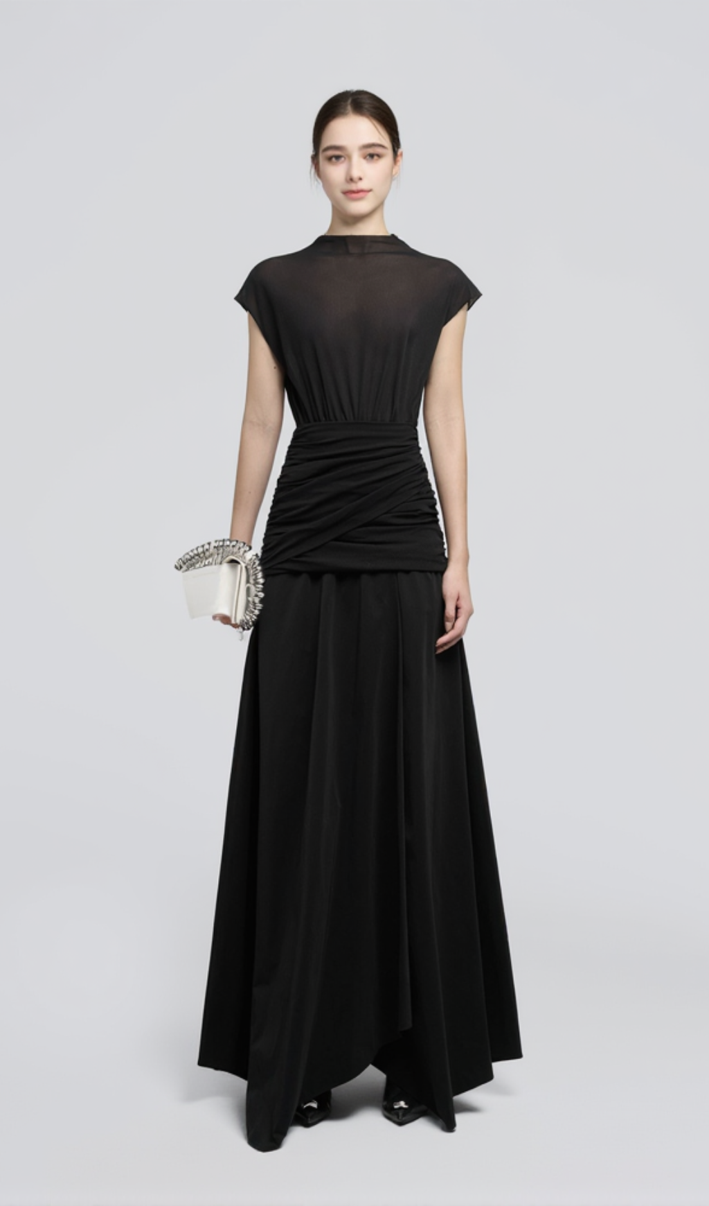 ABITO MIDI NERO CON PIEGHE INCROCIATE IN VITA E ORLO ASIMMETRICO