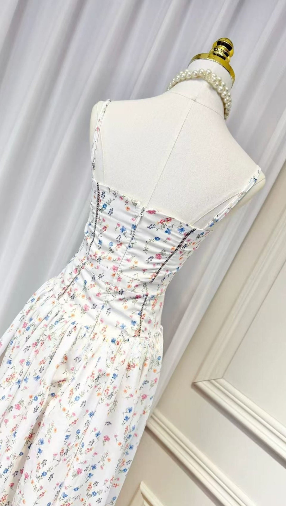 AIIZIE TASMIN MIDI DRESS - WHITE FLORAL - product image