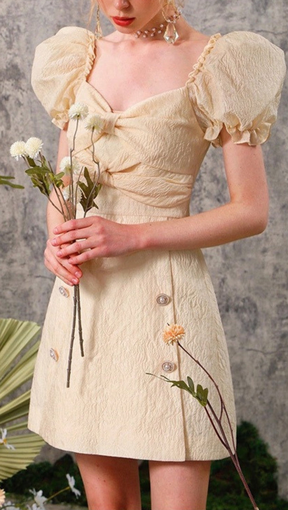 GELBES MINIKLEID MIT SCHLEIFE