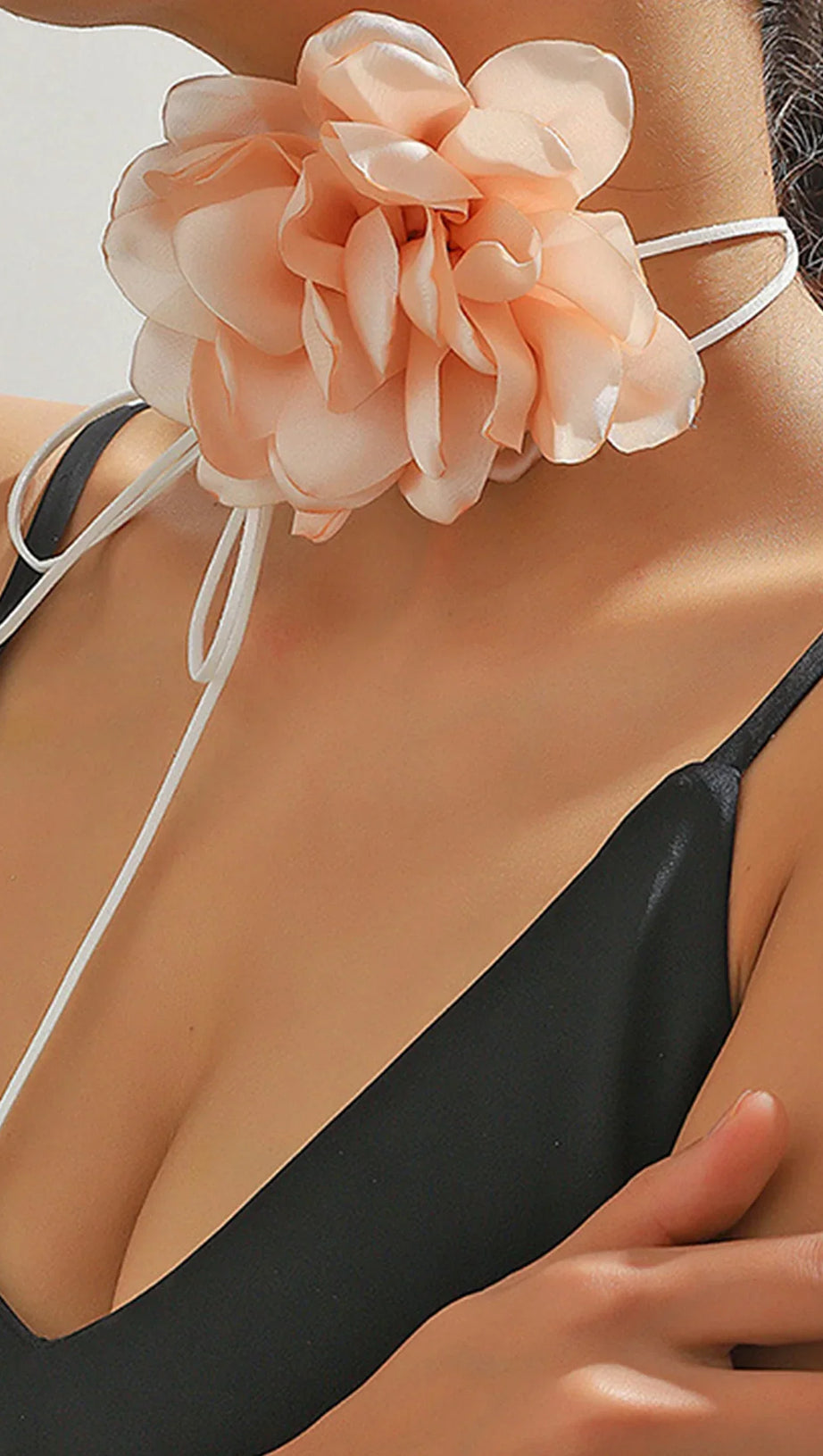 Brinny – Übergroßes Halsband mit Blumenmuster und Halskette